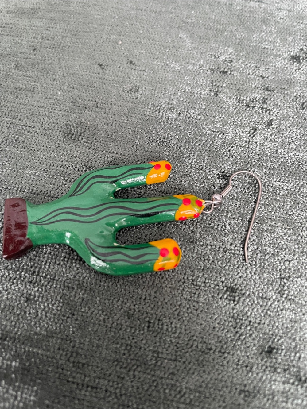 Vintage 1990’s Green Cactus Dangle Earrings. About 2 inch long. - Picture 2 of 3